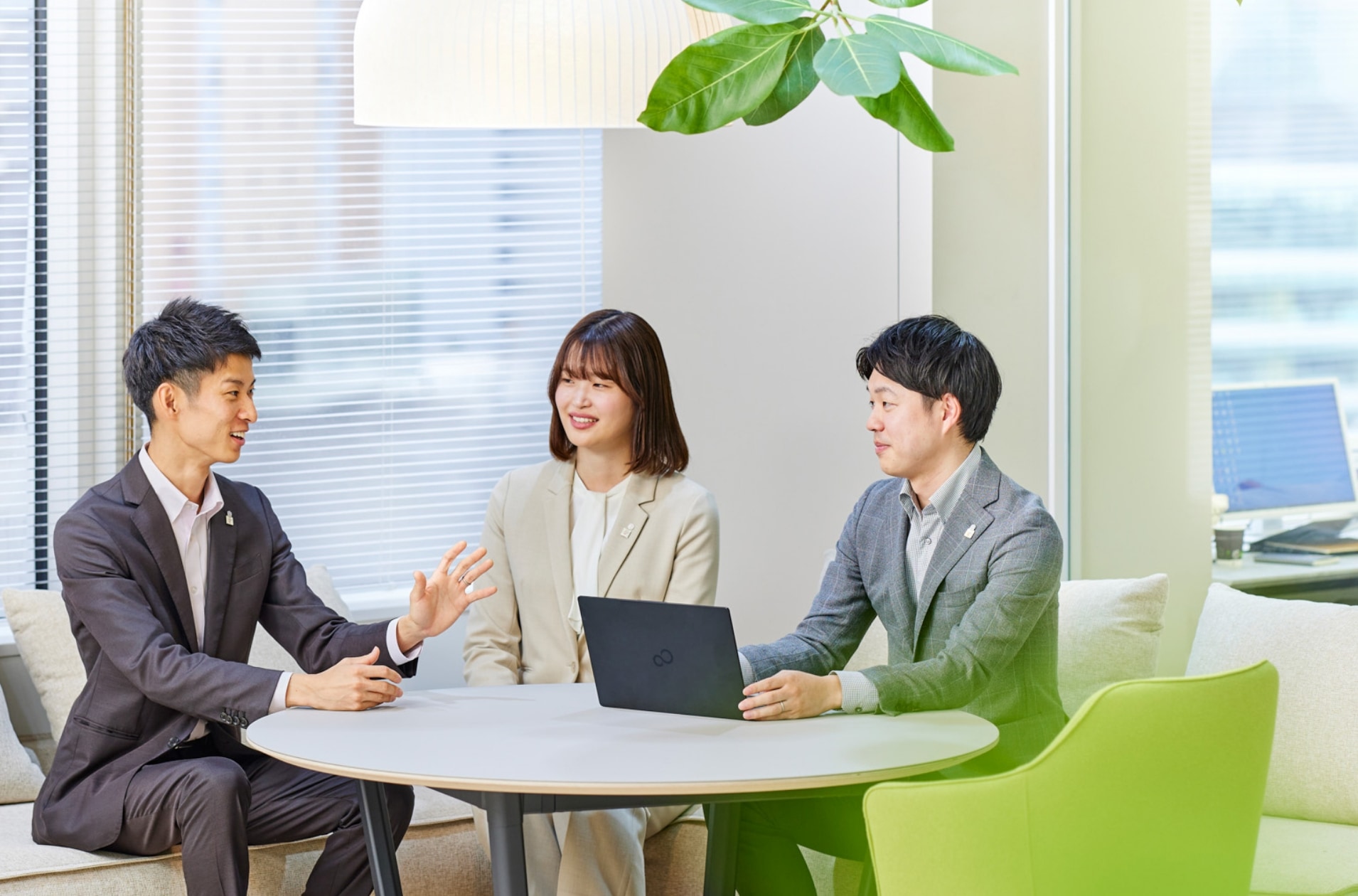 国際事業部の先輩たちの写真